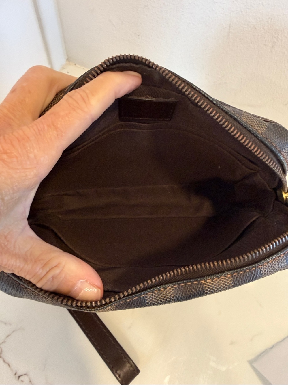 Louis Vuitton Damier Ebene Clutch - Picture 4 of 10